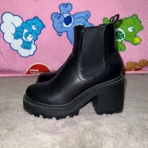 ASOS TRUFFLE COLLECTION CHUNKY HEELED CHELSEA BOOT